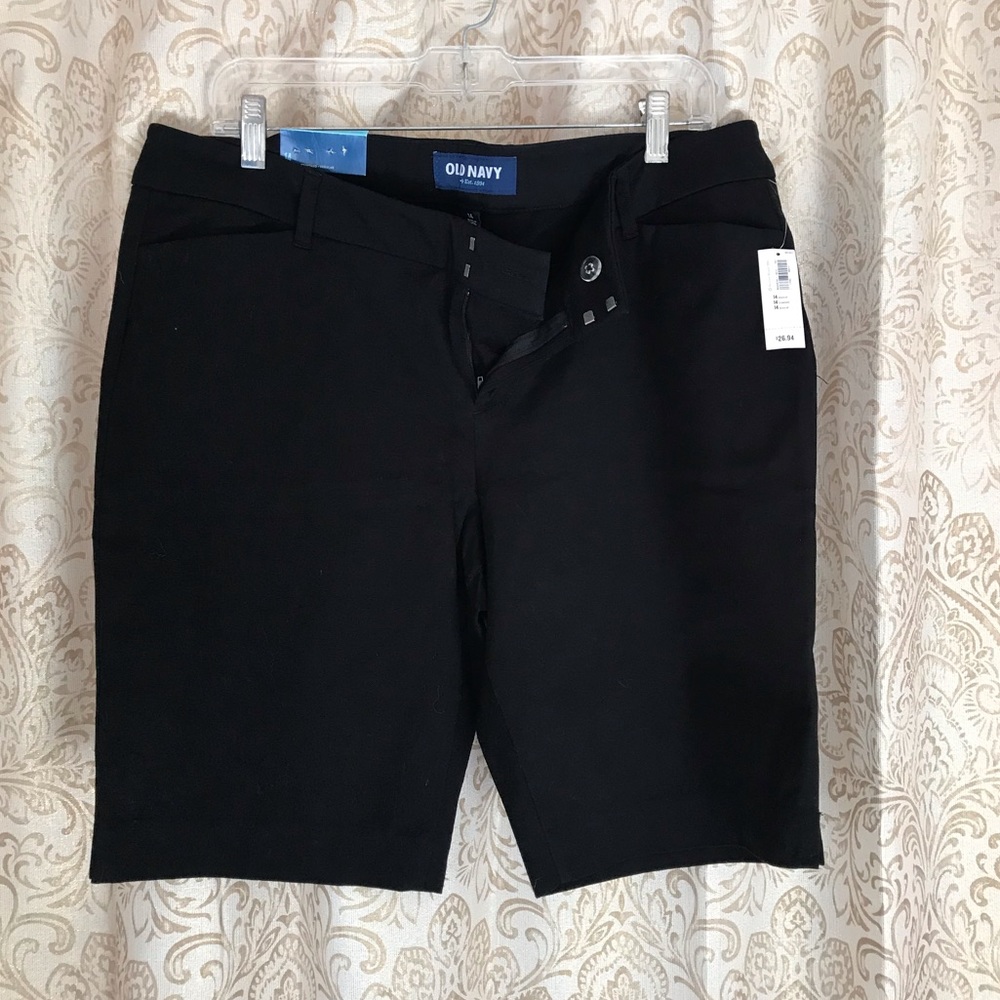 NWT Old Navy Bermuda shorts! 🏖⛱🛳⚓️✈️❤️